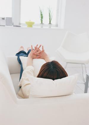 悩み相談のカウンセリングを行う臨床心理士